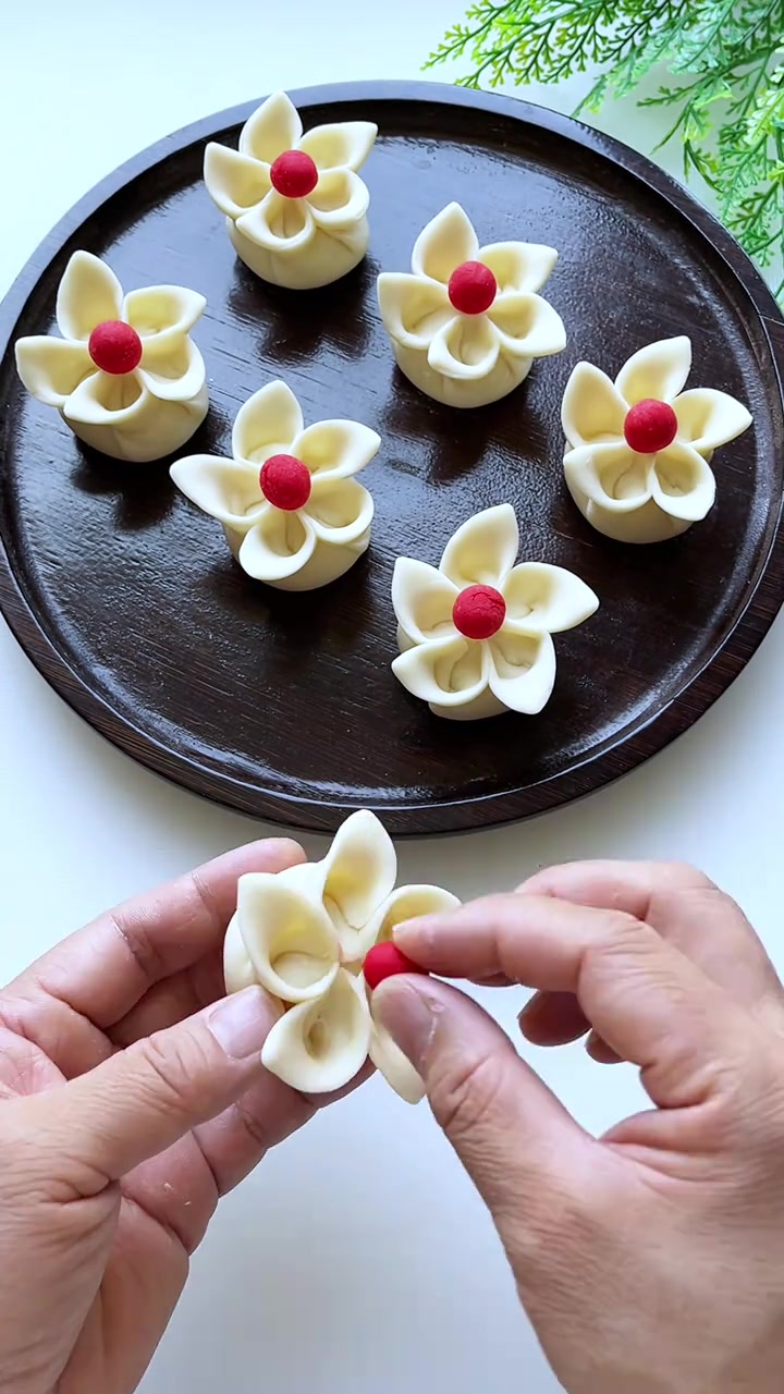 好看又好吃的花朵饺子包法