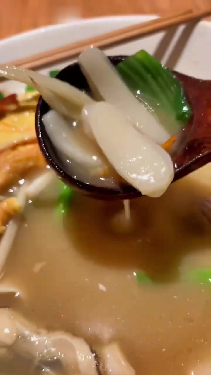 368一碗黄鱼面仅五片肉！被新荣记割韭菜