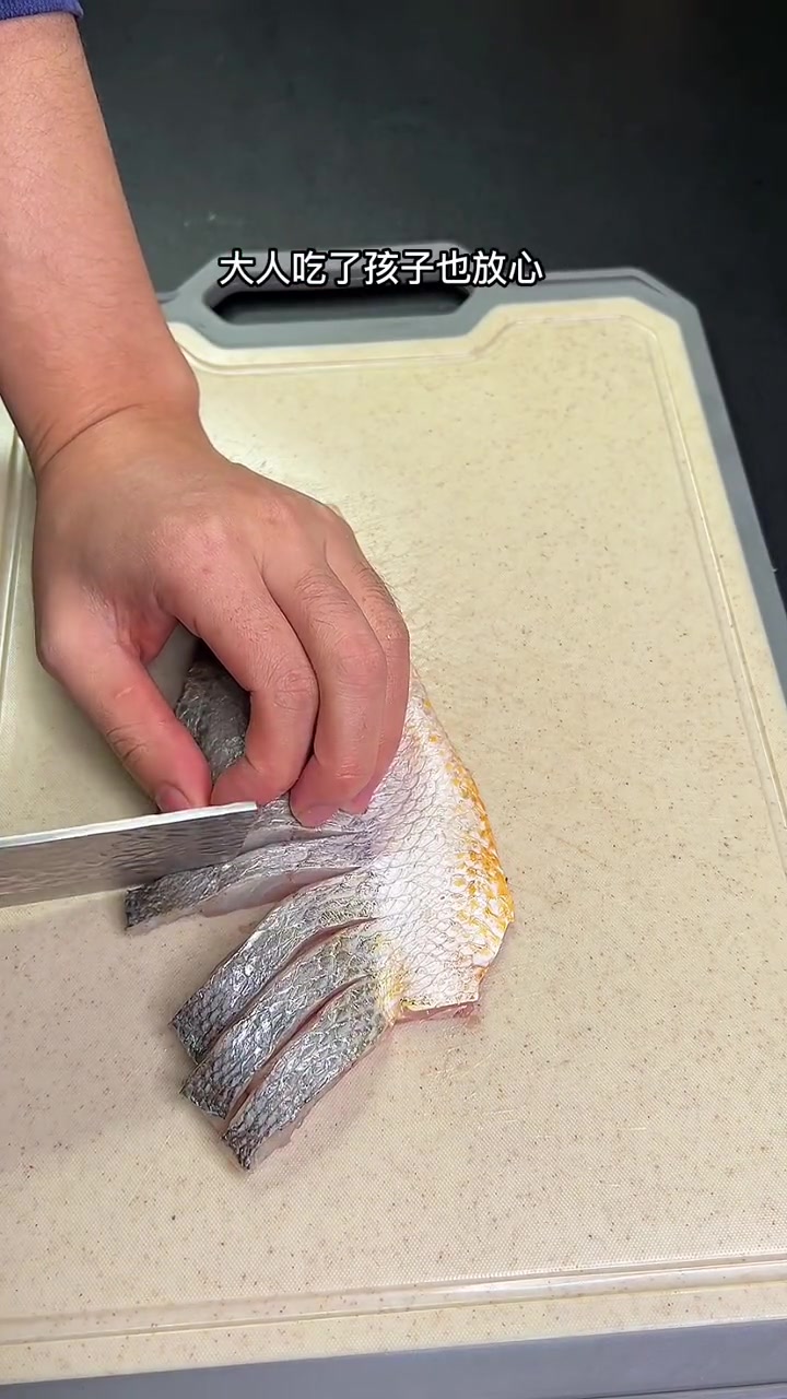 清蒸鱼做法简单又好吃，好看又美味，快来试试！