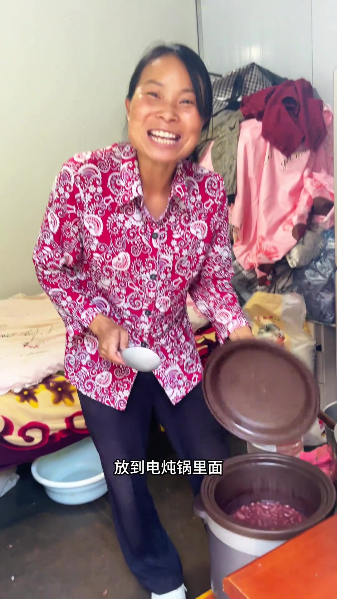 做红豆酸菜汤忆儿时，妈妈说太费饭，你吃过吗？