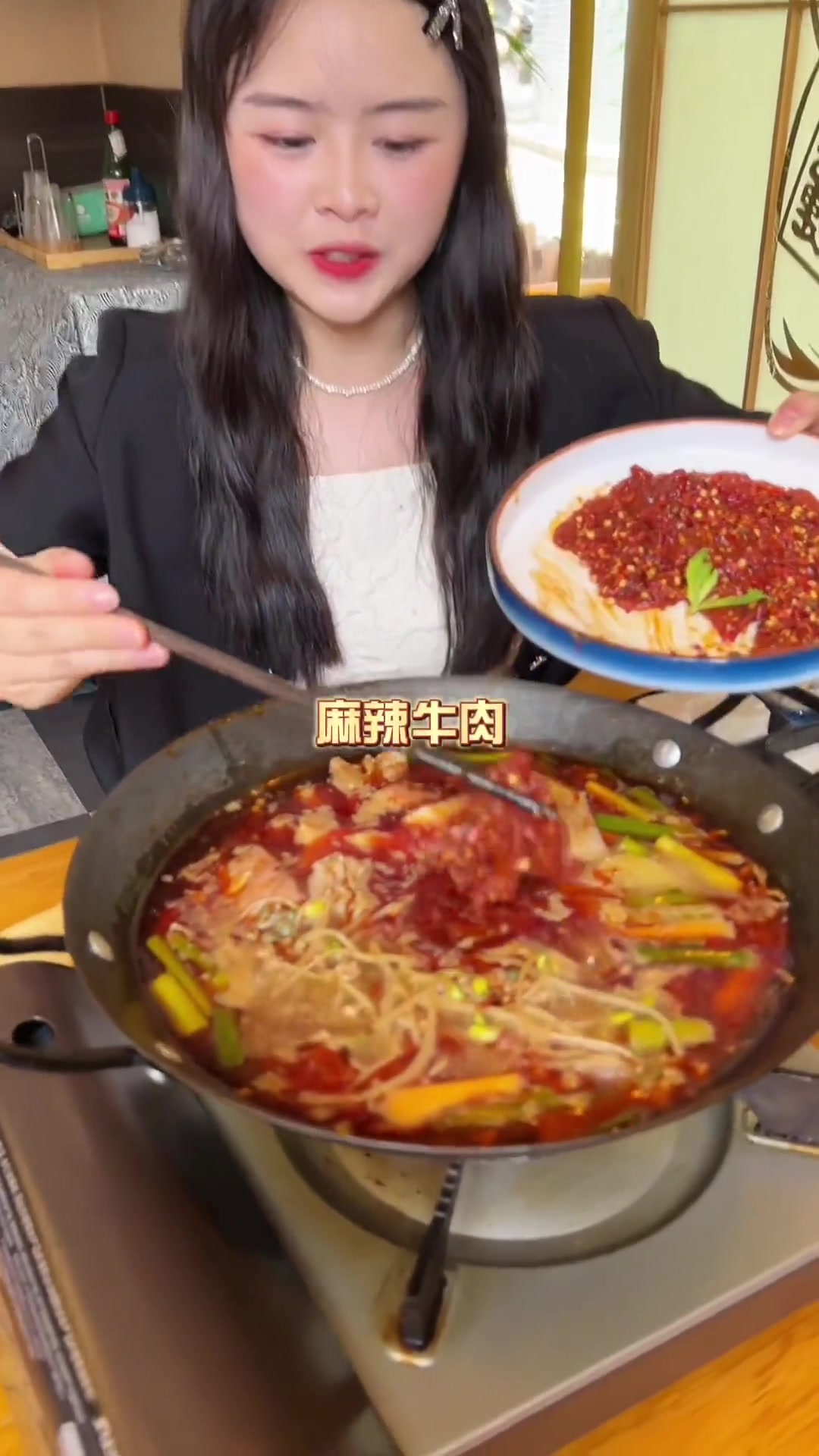 贵阳深巷美食:你小时候吃过活菜火锅吗?