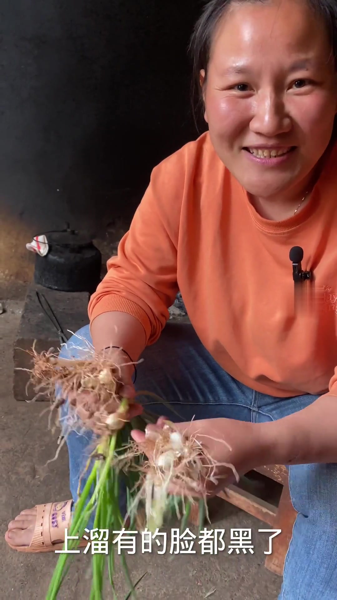 包包子时去菜地拔葱，老公看到吓到了