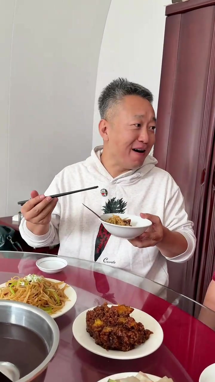 阳泉美食，在阳泉村子里，吃真正的农家饭。红绸饭，糊度，红豆汤，一网打尽！