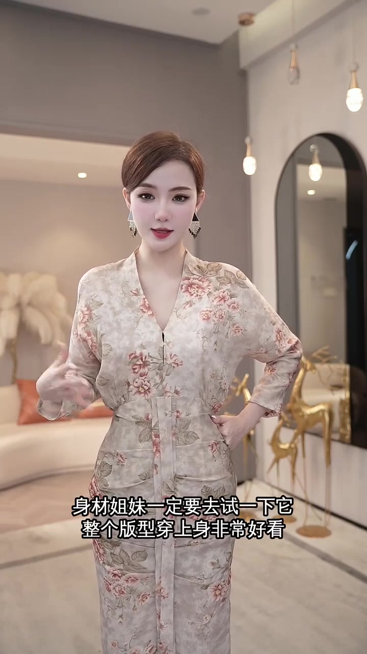 少数民族特色蝙蝠袖宽松上衣,显瘦鱼尾裙,梨形身材必试!