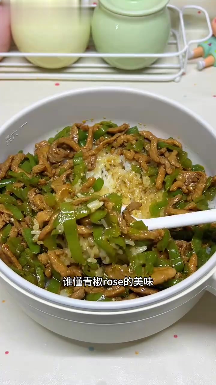 月薪3700打工人下班的糊弄餐|青椒肉丝盖饭