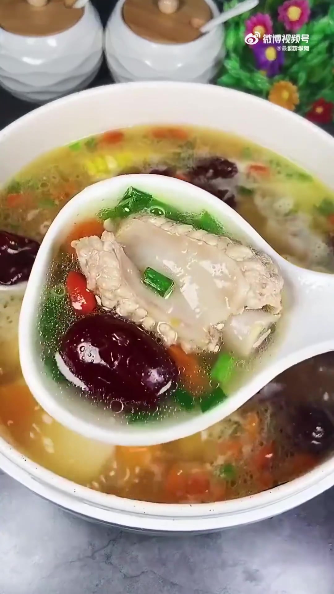 「秋季养脾胃你可以相信山药排骨汤」山药排骨汤这样炖真的鲜美，健脾又养胃，做起来也超级简单，