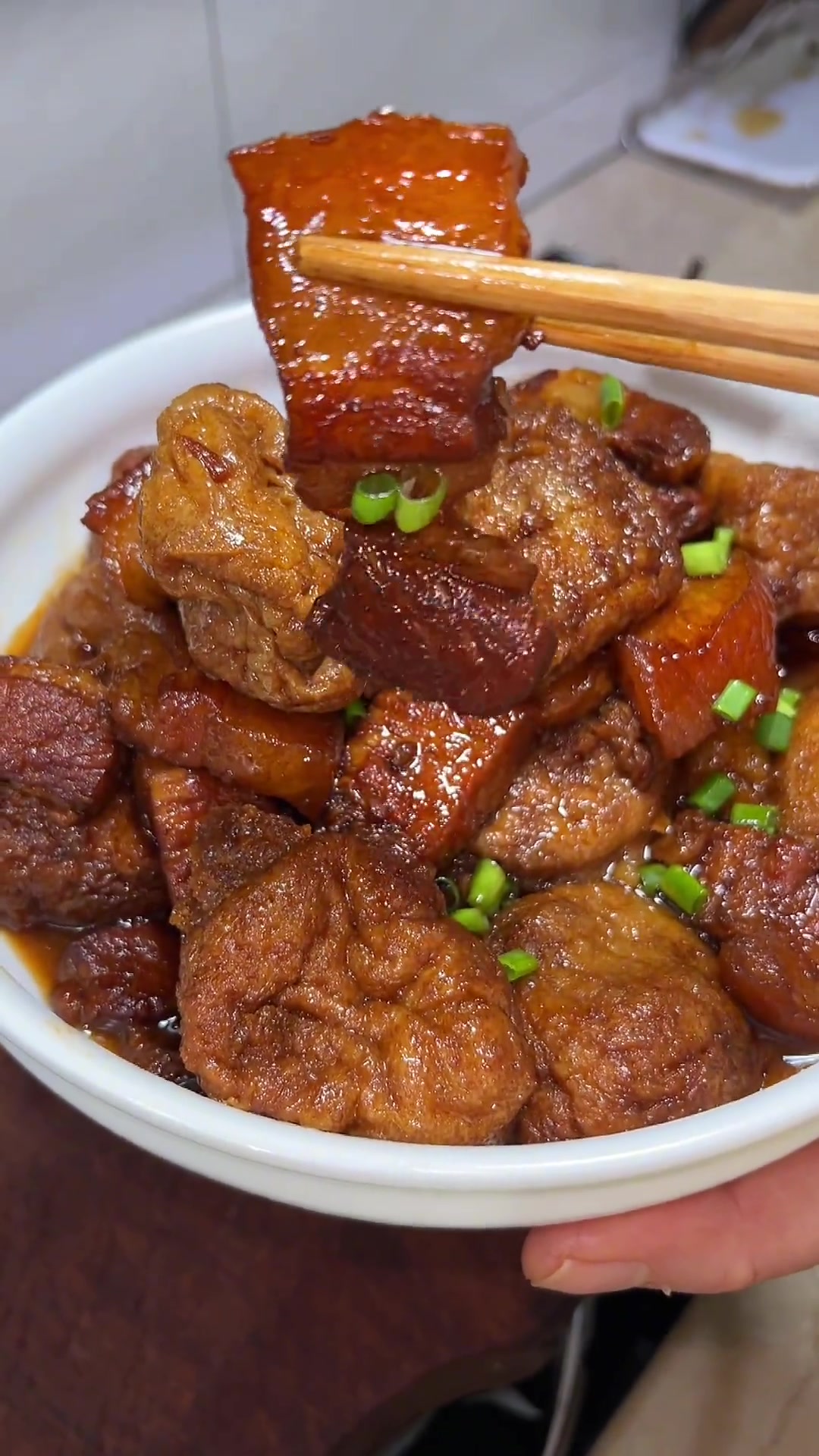 南方家常菜油豆腐烧肉，吸饱汤汁超入味