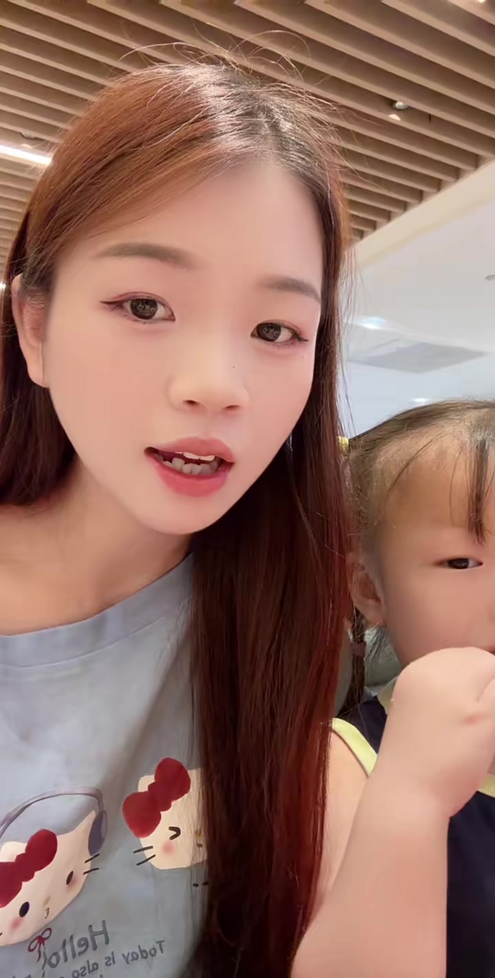 远嫁九百多公里，昨天开车开了五百多公里来到了武汉，今天吃个饭逛一逛，出发安徽了……