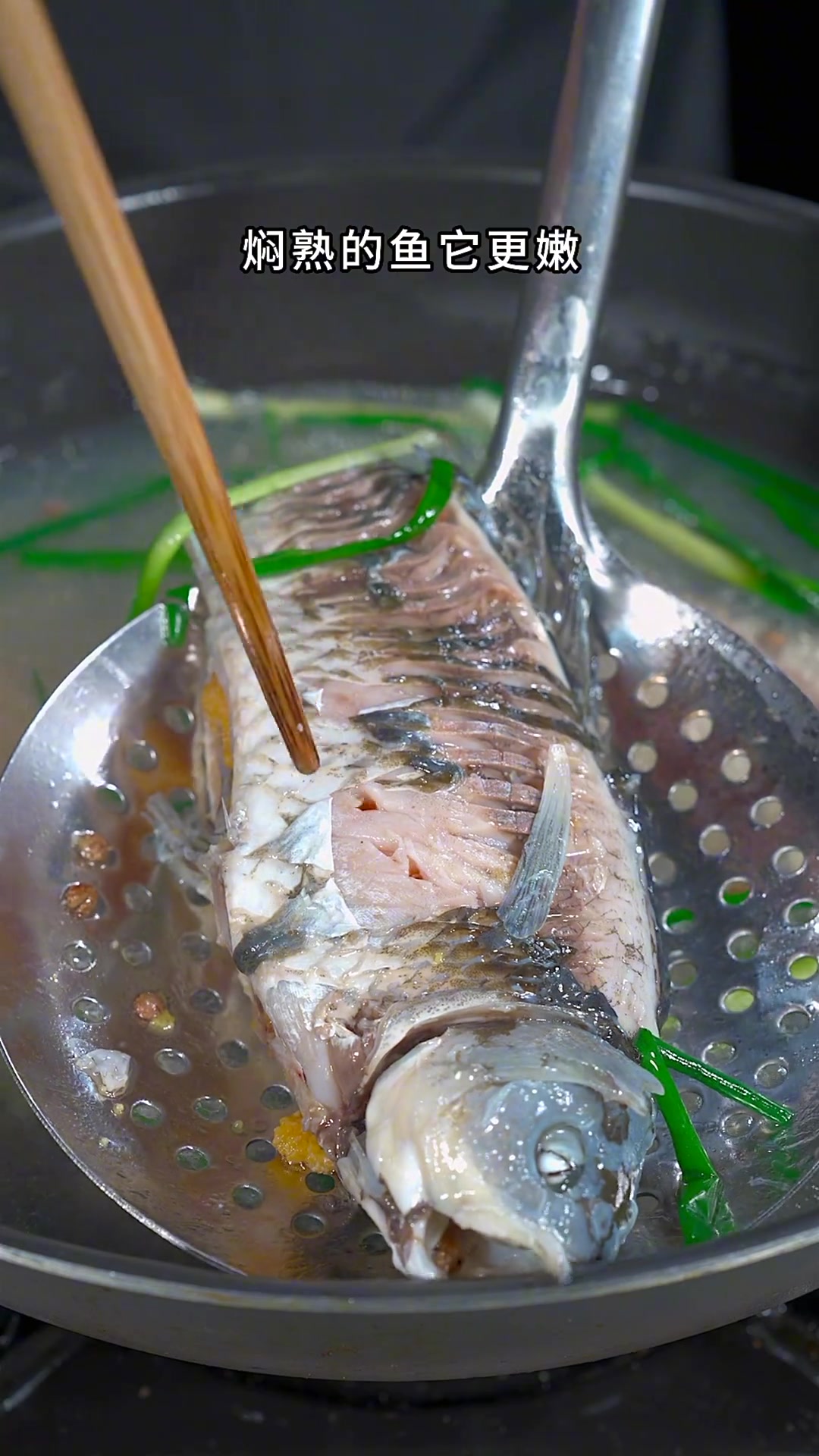 很多人做椒麻鲫鱼腥味大或味道差，现分享正确做法