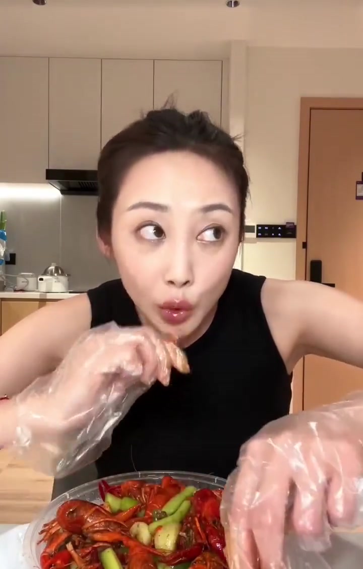 李纯吃播|夏日标配|今天份满足小龙虾局
