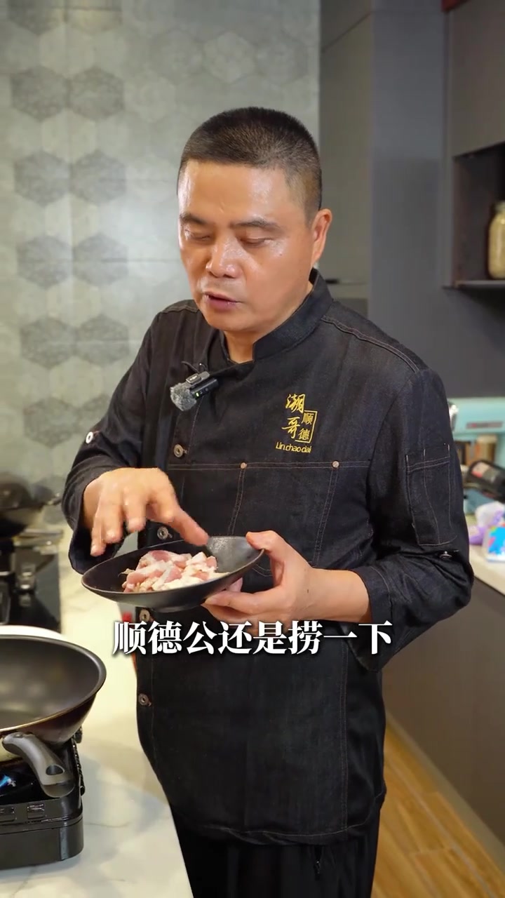 超市便利店的包菜都能玩出花，下班之后简简单单就可以做到的方便手撕包菜，你也可以做出大厨味道