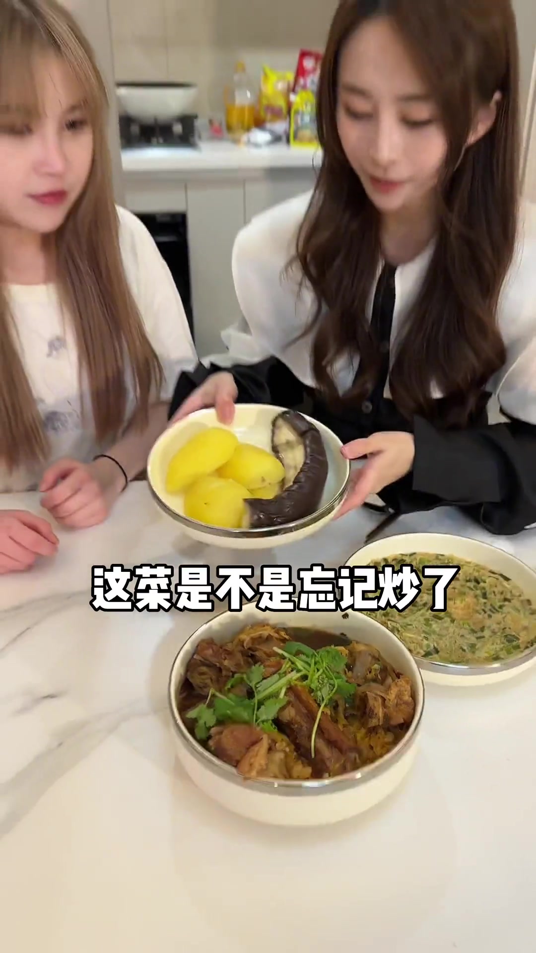 给南方闺蜜做酸菜大骨头，鸡蛋焖子与羹有别？土茄新吃法？