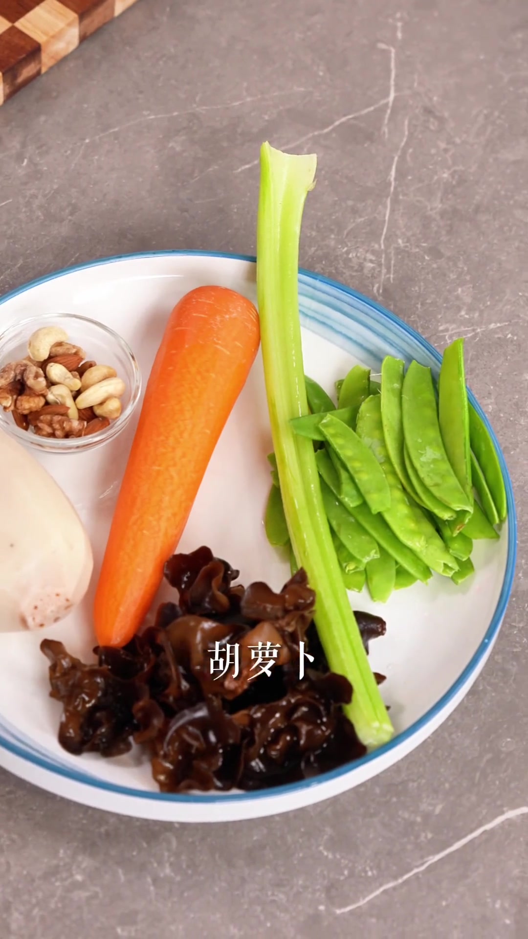 小虎教做呼声高的坚果小炒素，炒蔬菜窍门多