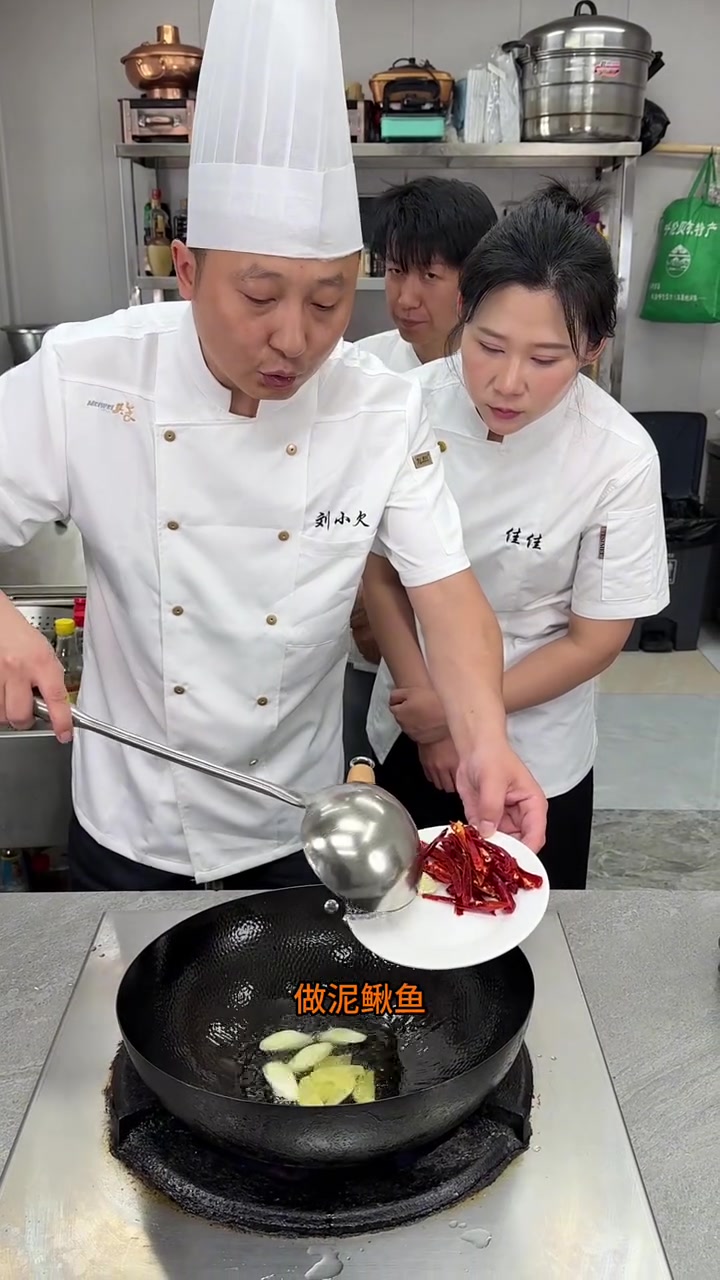 酱焖泥鳅鱼卖相一般但超好吃，按这方法做超下饭