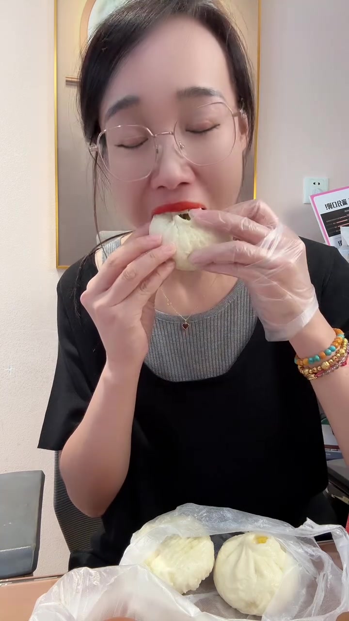 超模减肥法实测!吃仨包子五花肉炒菜能掉秤?