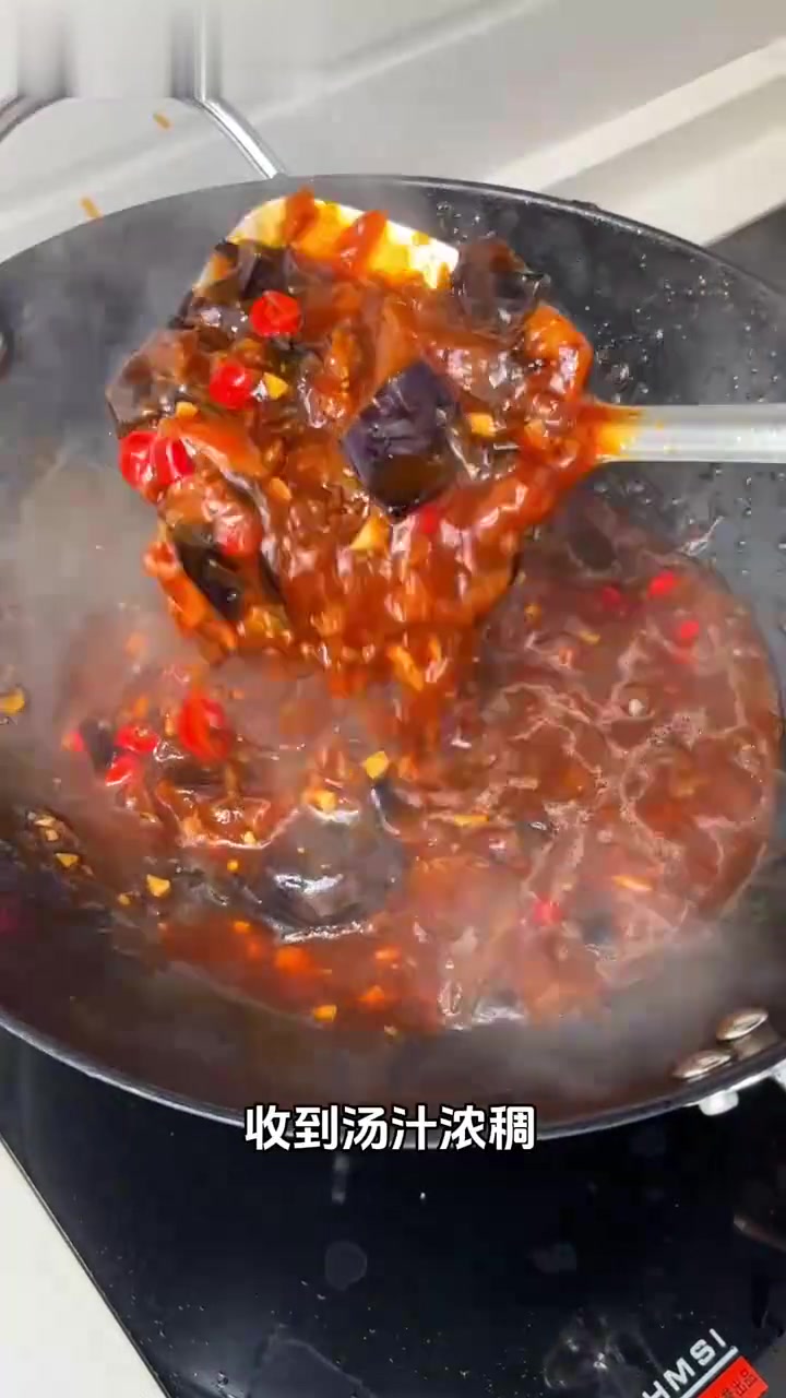 鱼香茄子拌面烂糊的茄子都化在了酱汁里