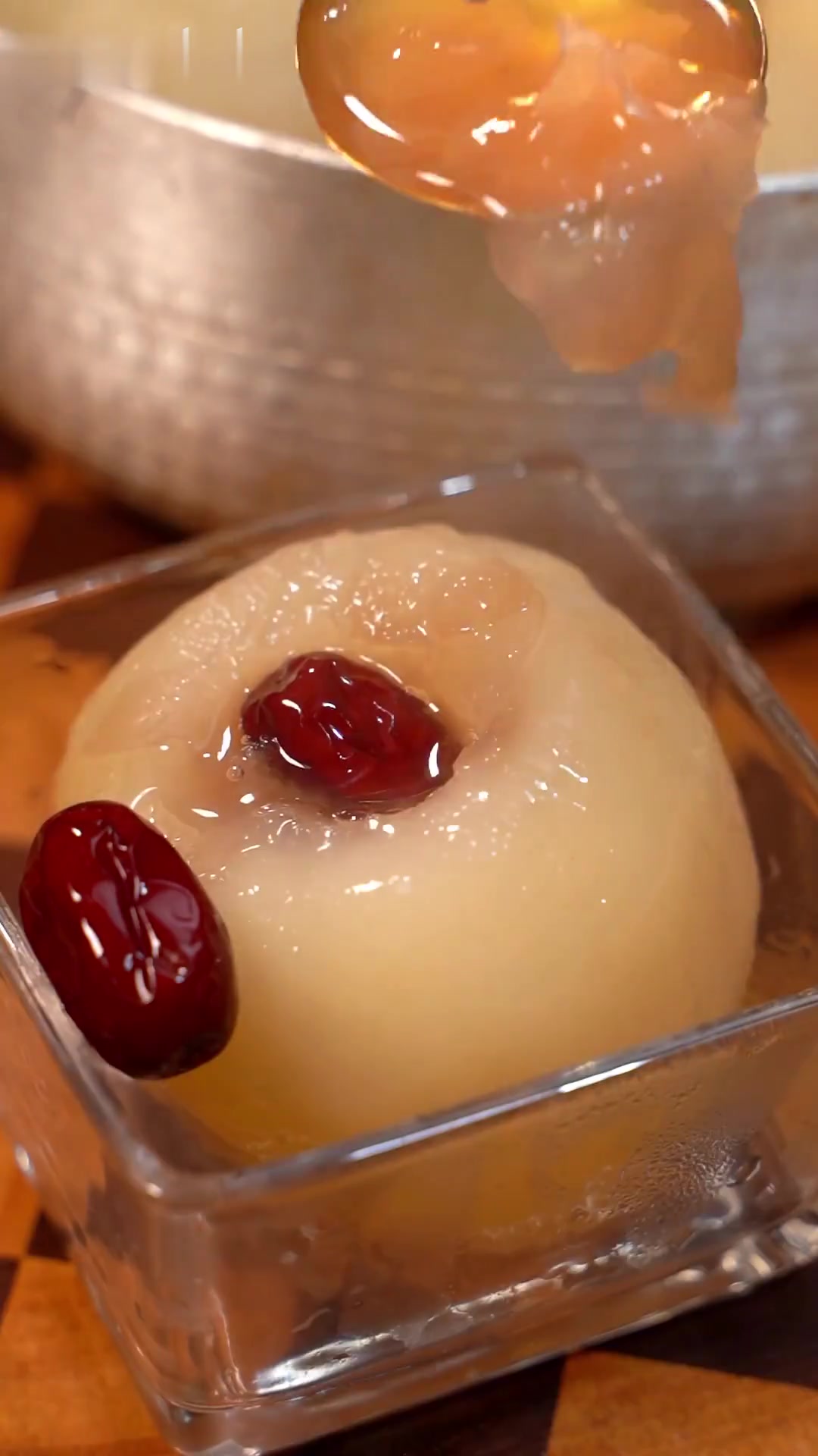 嗓子干痛的快来试试这个冰糖炖雪梨，润嗓止咳特别有效~！