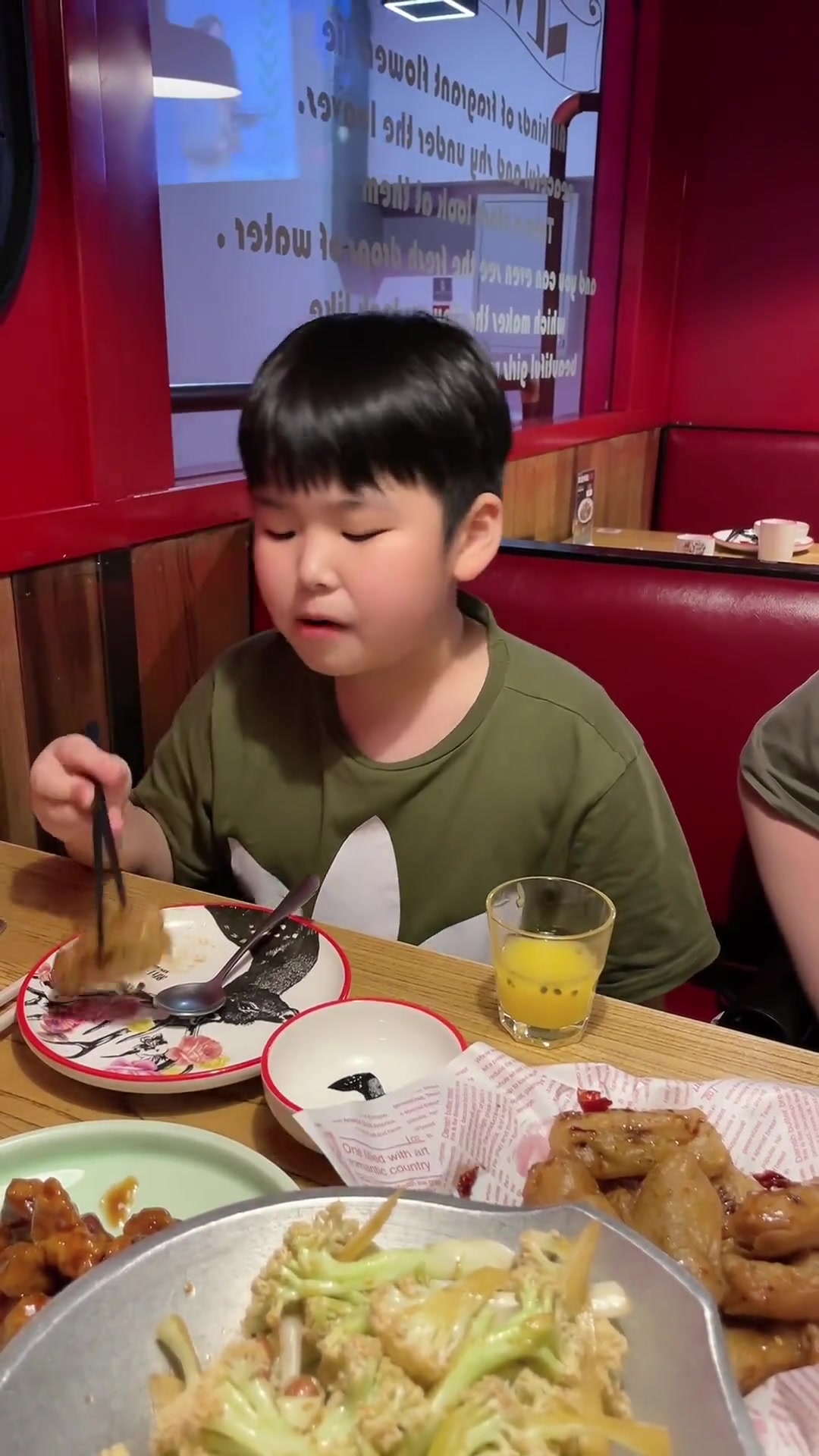 家庭聚餐尝杭州菜各种菜品评价超热闹
