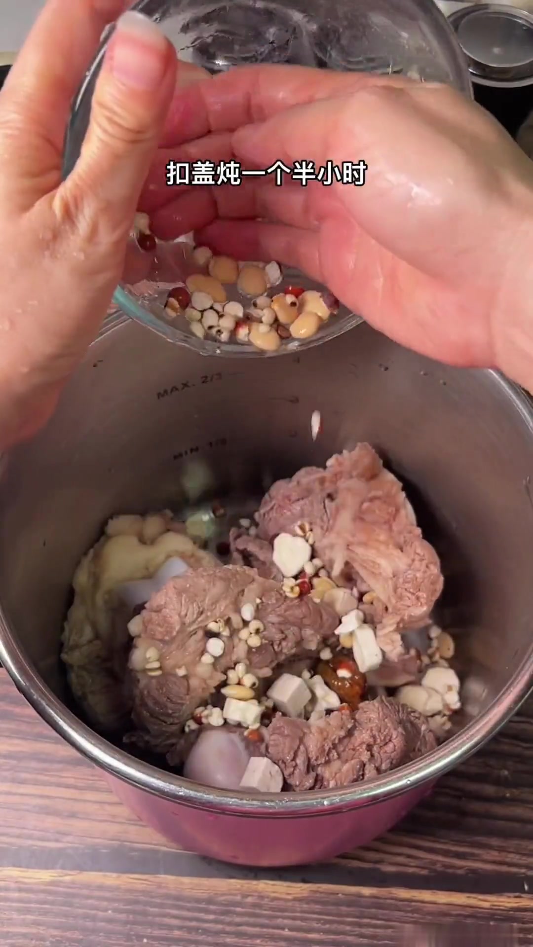 夏天常这样炖汤,排骨或鸭母冬瓜汤超好喝