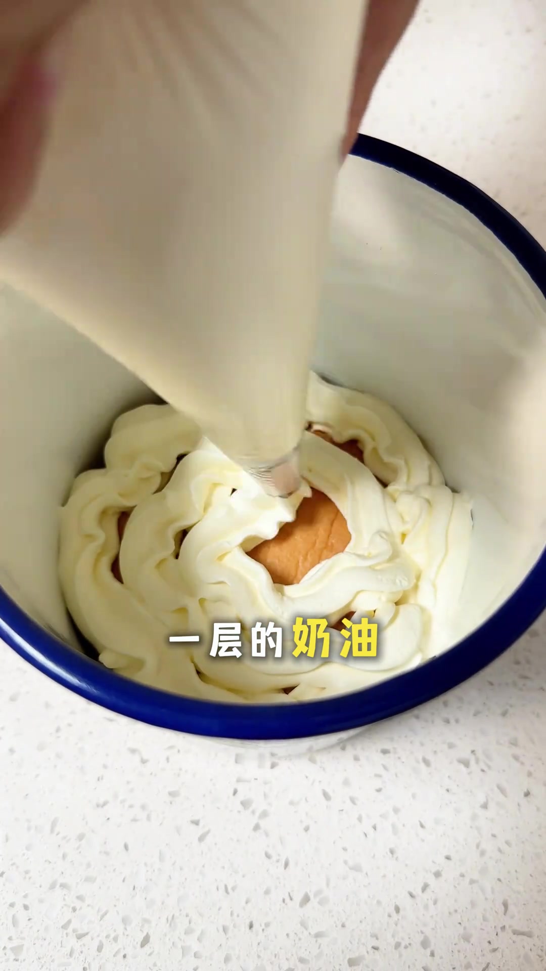 在家做搪瓷草莓蛋糕，做法简单，口感超蛋糕店！