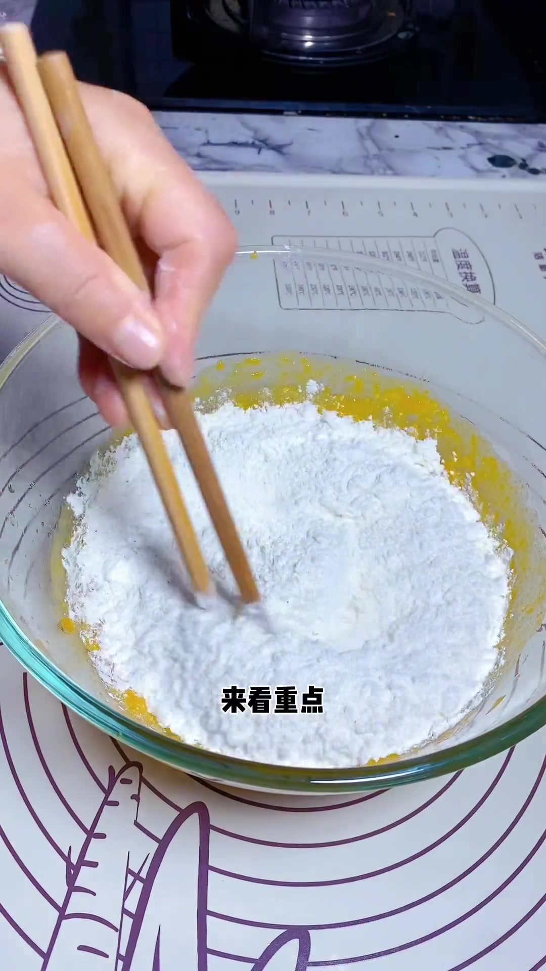 蓬松好吃的南瓜蛋糕做法，老人小孩都爱吃！