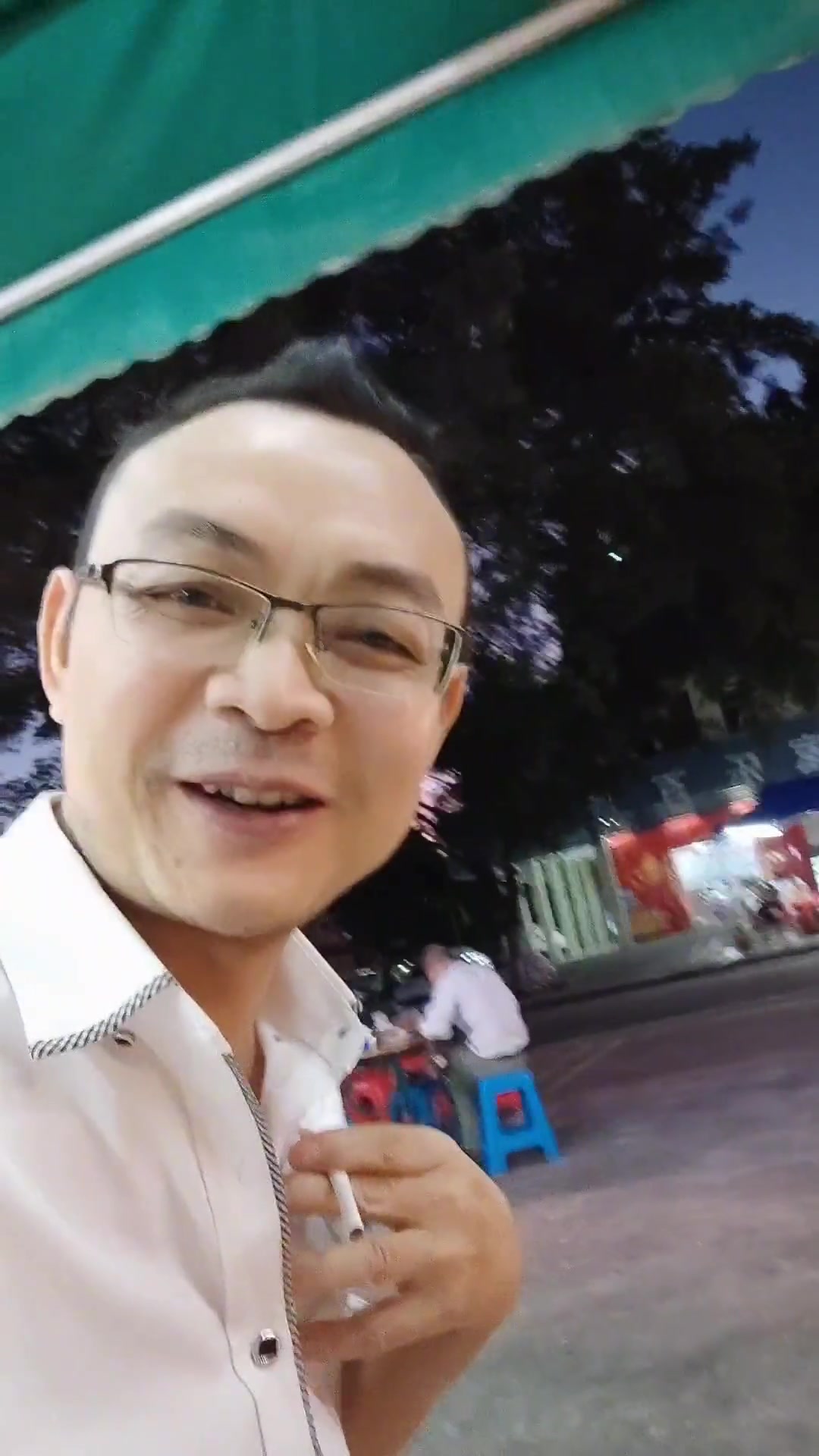 唉……刚起床没啥胃口,切十七元鸭肠鸭肚鸭爪,喝一杯啊……