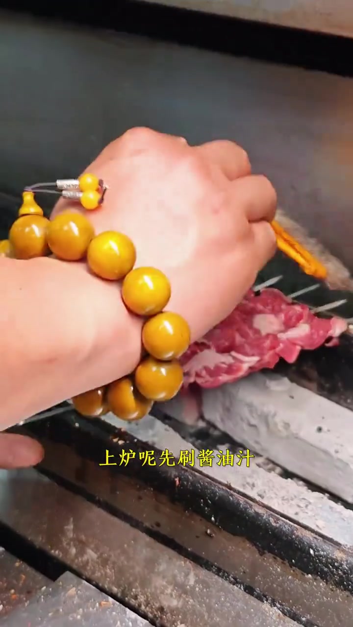 嘎嘎香牛肉串做法雪花肉切块烤制超美味