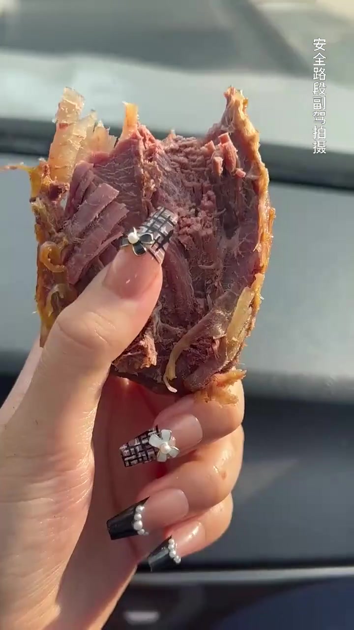 深夜，想女人了沪上阿姨，王婆大虾吉阿婆，霸王茶姬，喜姐炸串你们都在哪里？