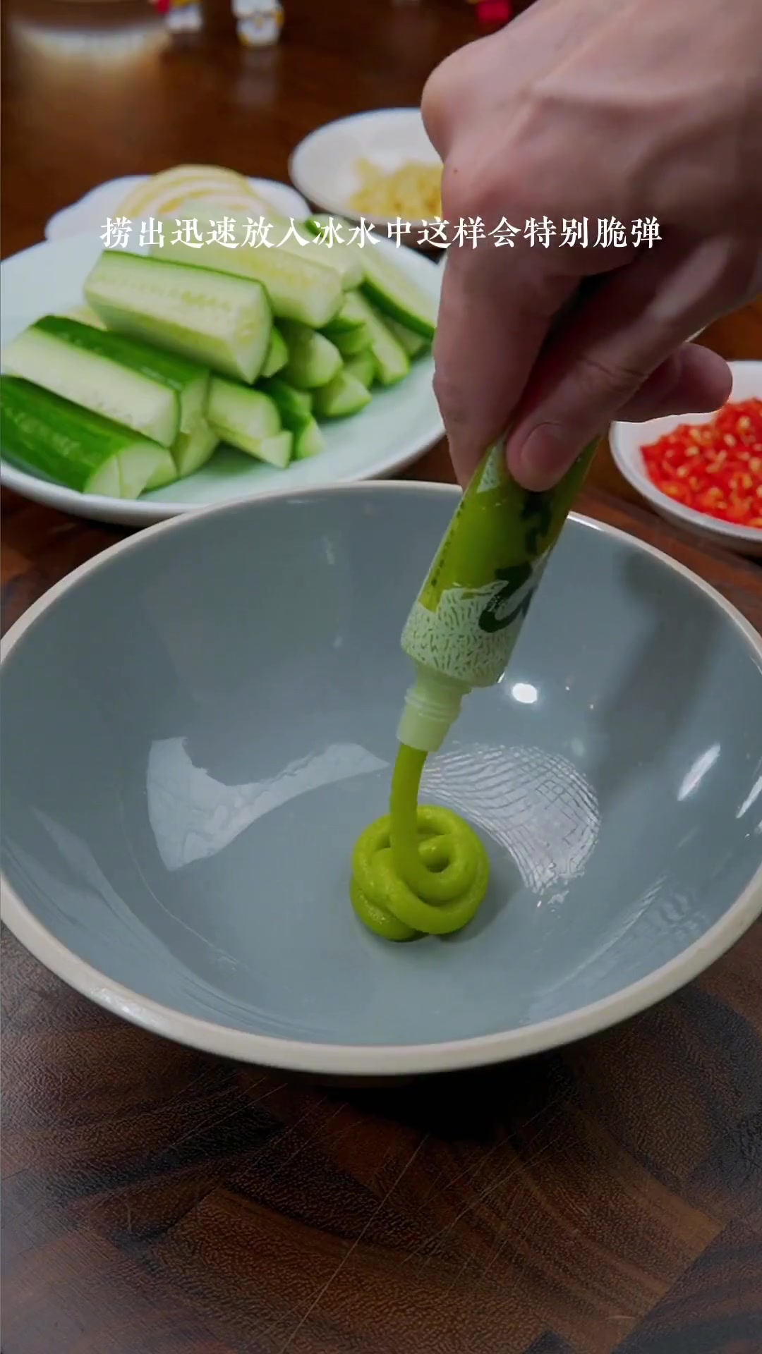 夏天快过完，赶紧做捞汁芥末鱿鱼，酸辣脆弹超简单