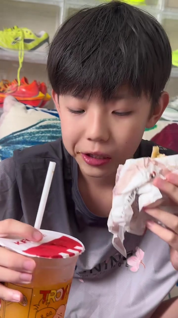 难道小朋友们都喜欢吃汉堡和炸鸡