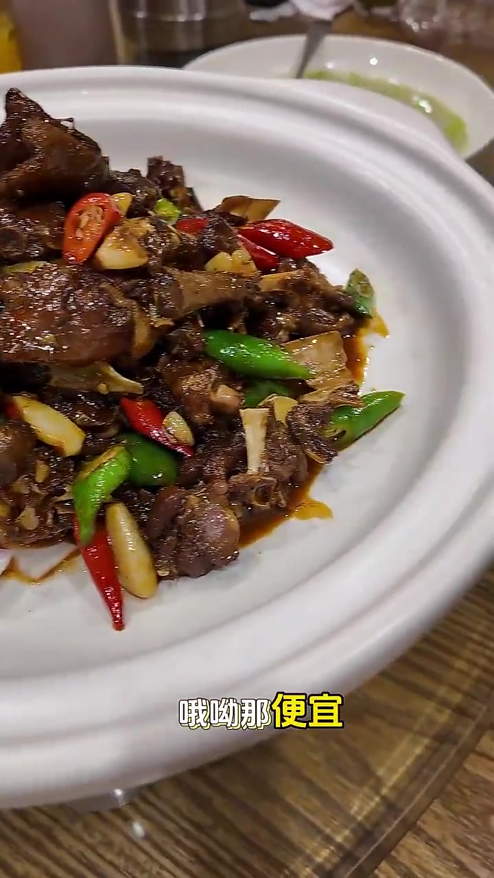 杭州滨江这家开了20多年的湘菜馆，辣得有回味！