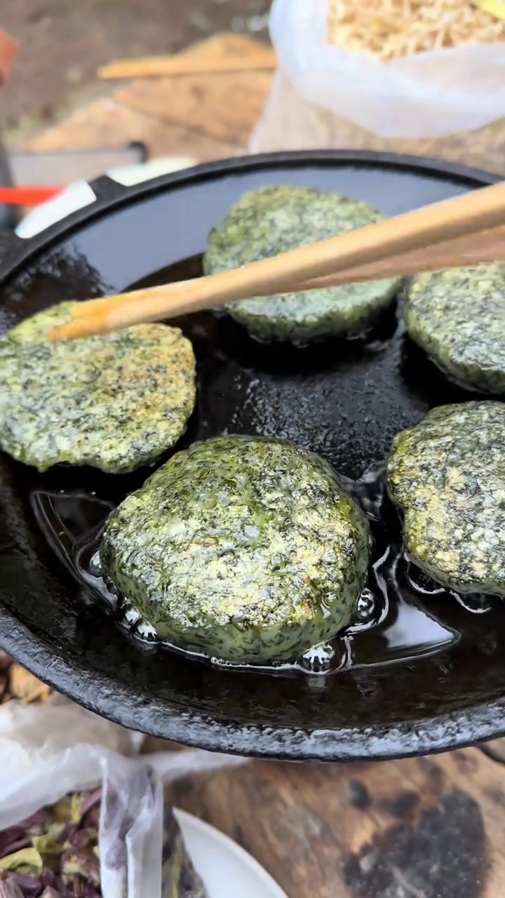 又到了吃蒿子的季节了！蒿子粑粑的做法你学会了吗
