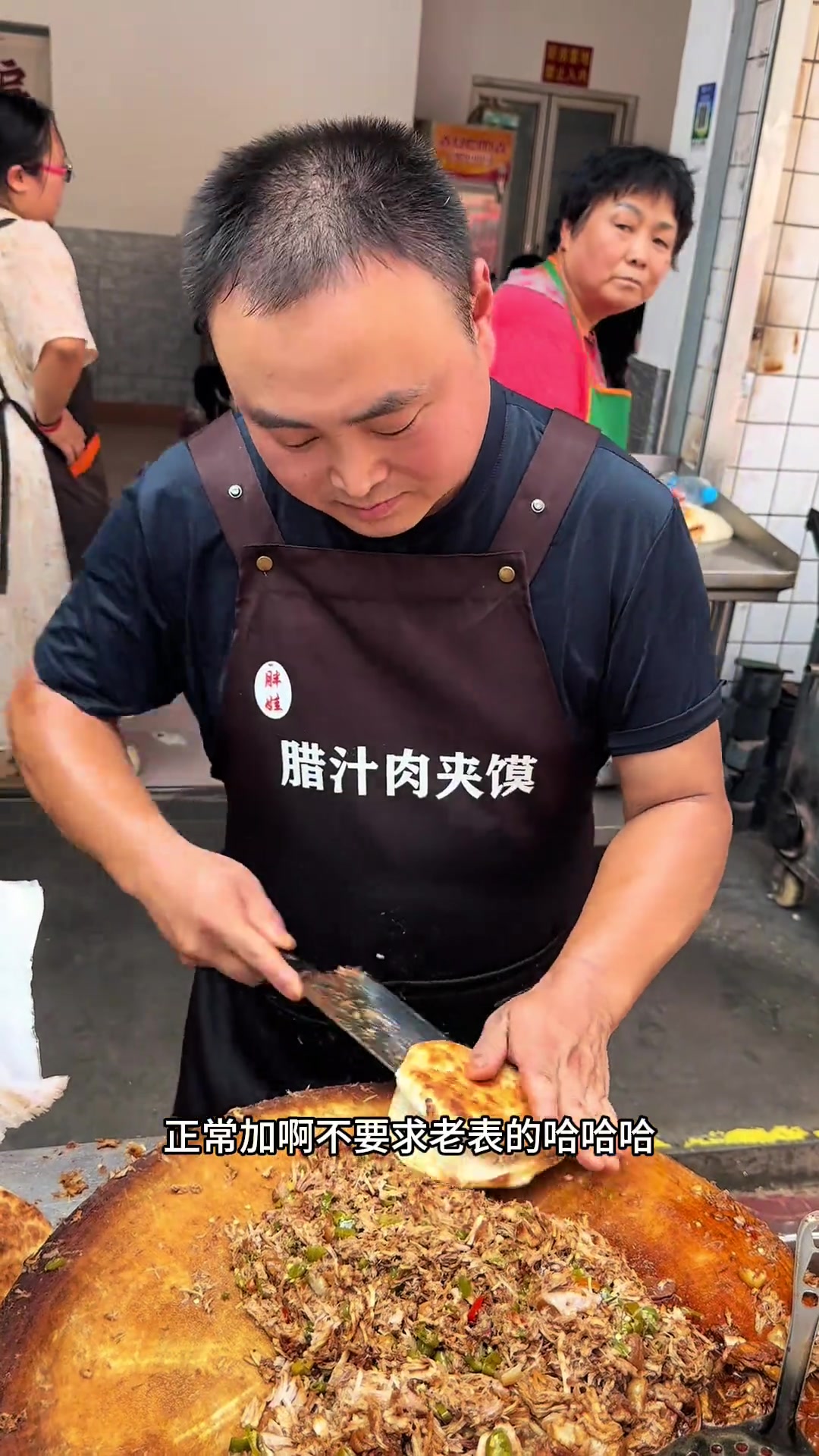 宝鸡肉夹馍的天花板，肉超级多，肉比馍还厚，生意特别好，天天排队！