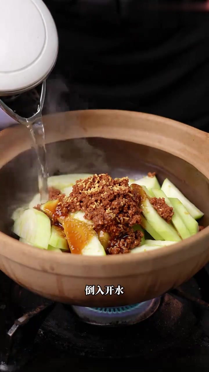 每次做这道丝瓜腐竹煲!我吃了两碗米饭!