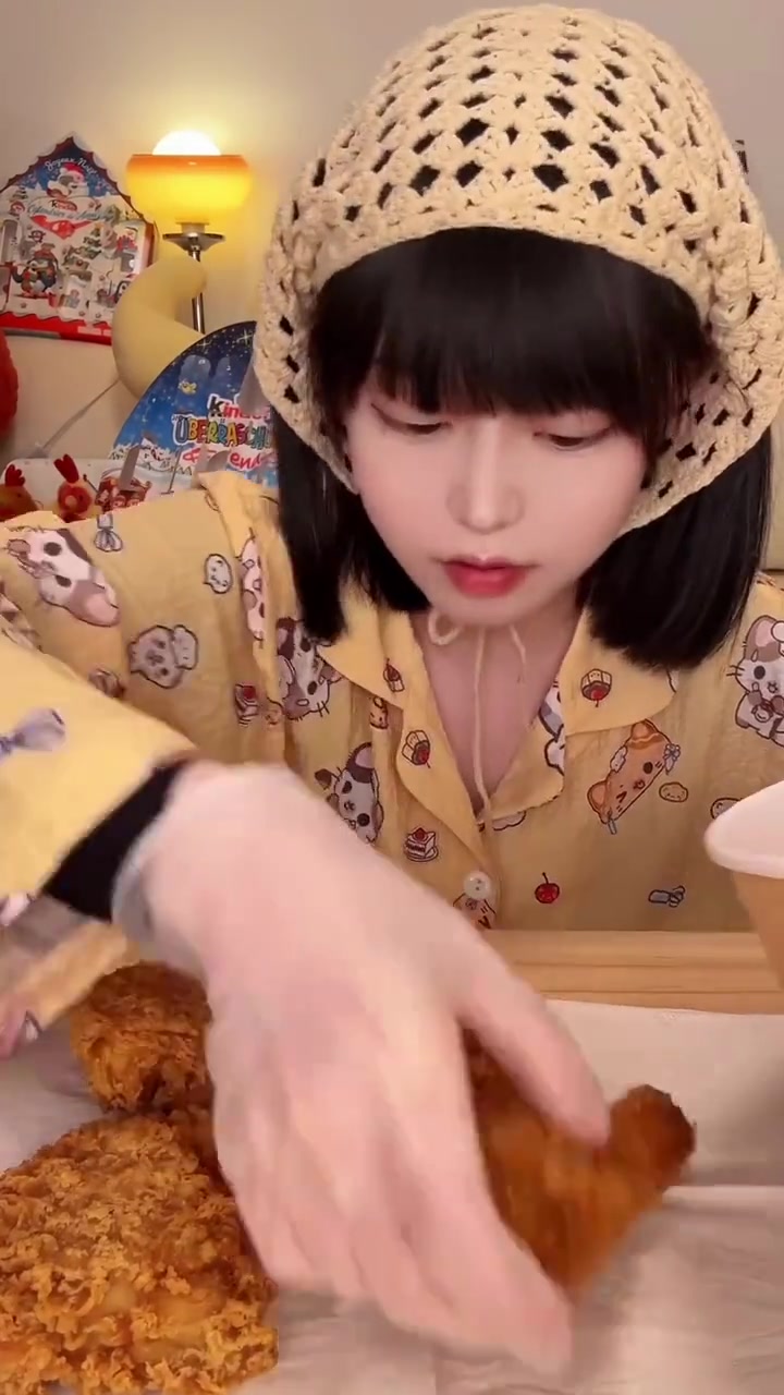 比头还大的甜品草莓蛋糕