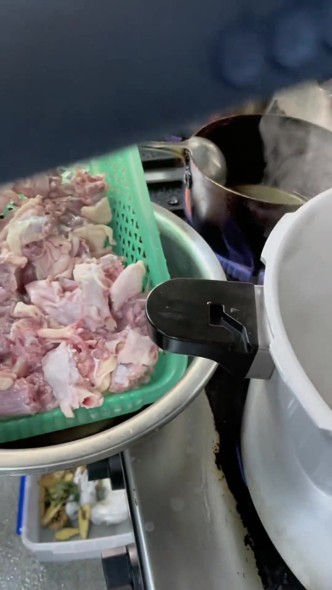 东关老鹅汤制作方法:汤汁清,肉烂味醇,难忘