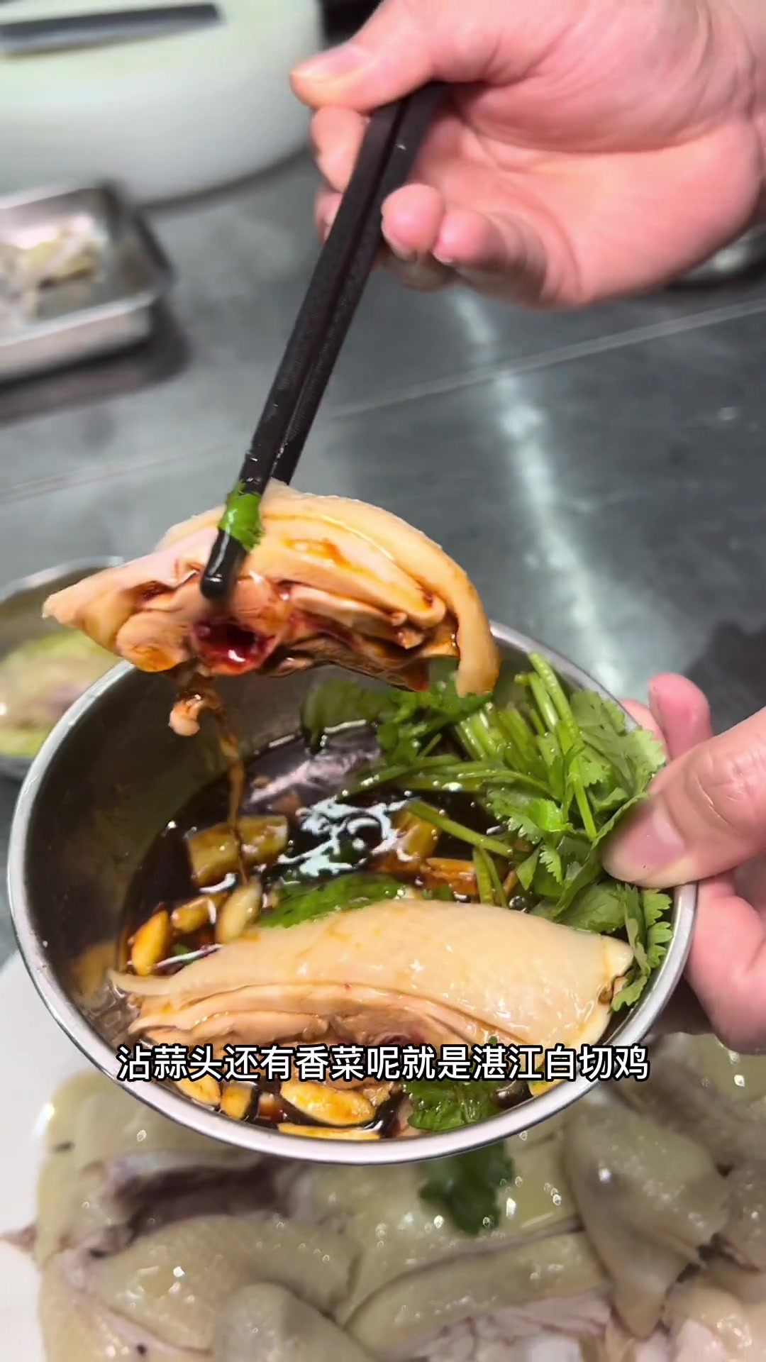 大头良教你正宗广东白切鸡做法，皮爽肉滑味香！