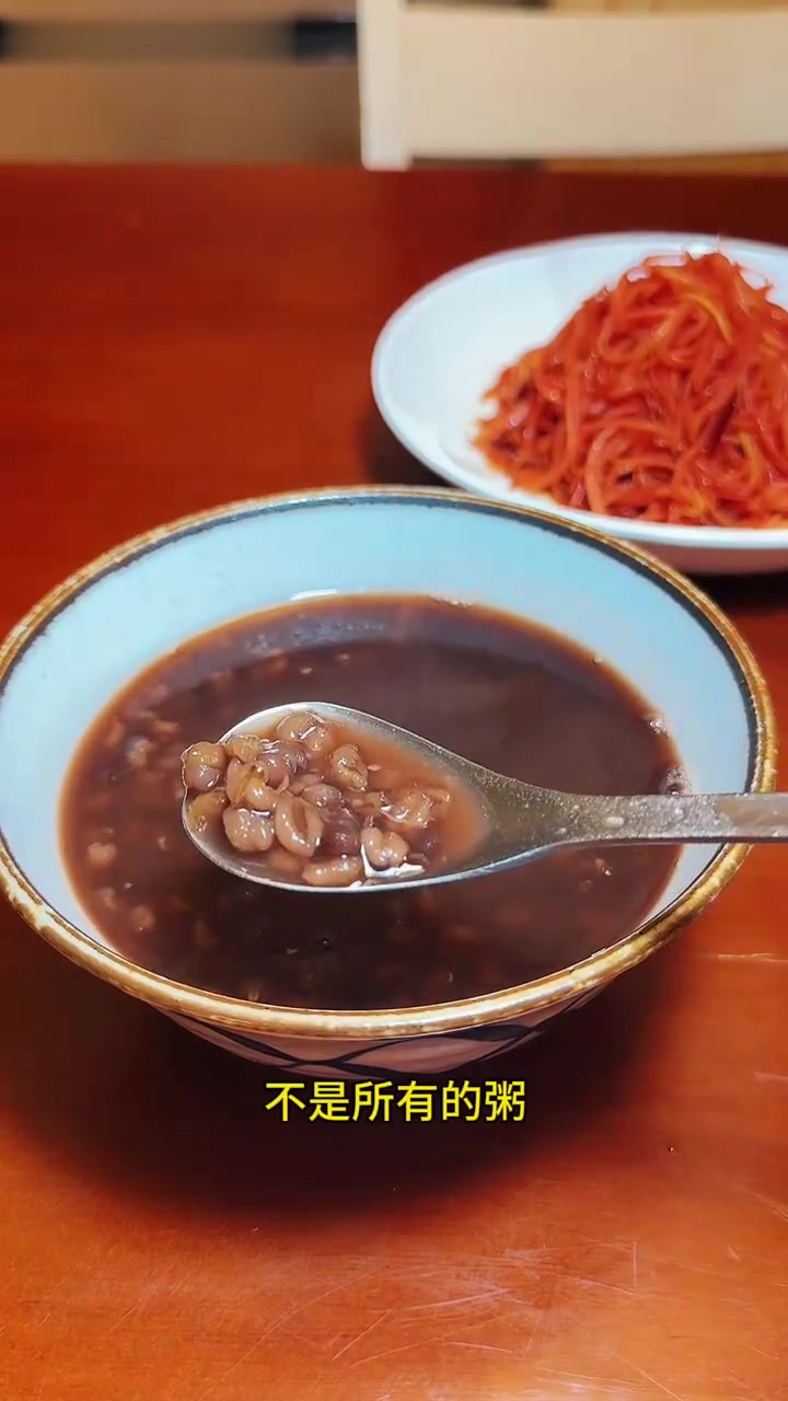 纯素养生之选:麦仁红豆粥
