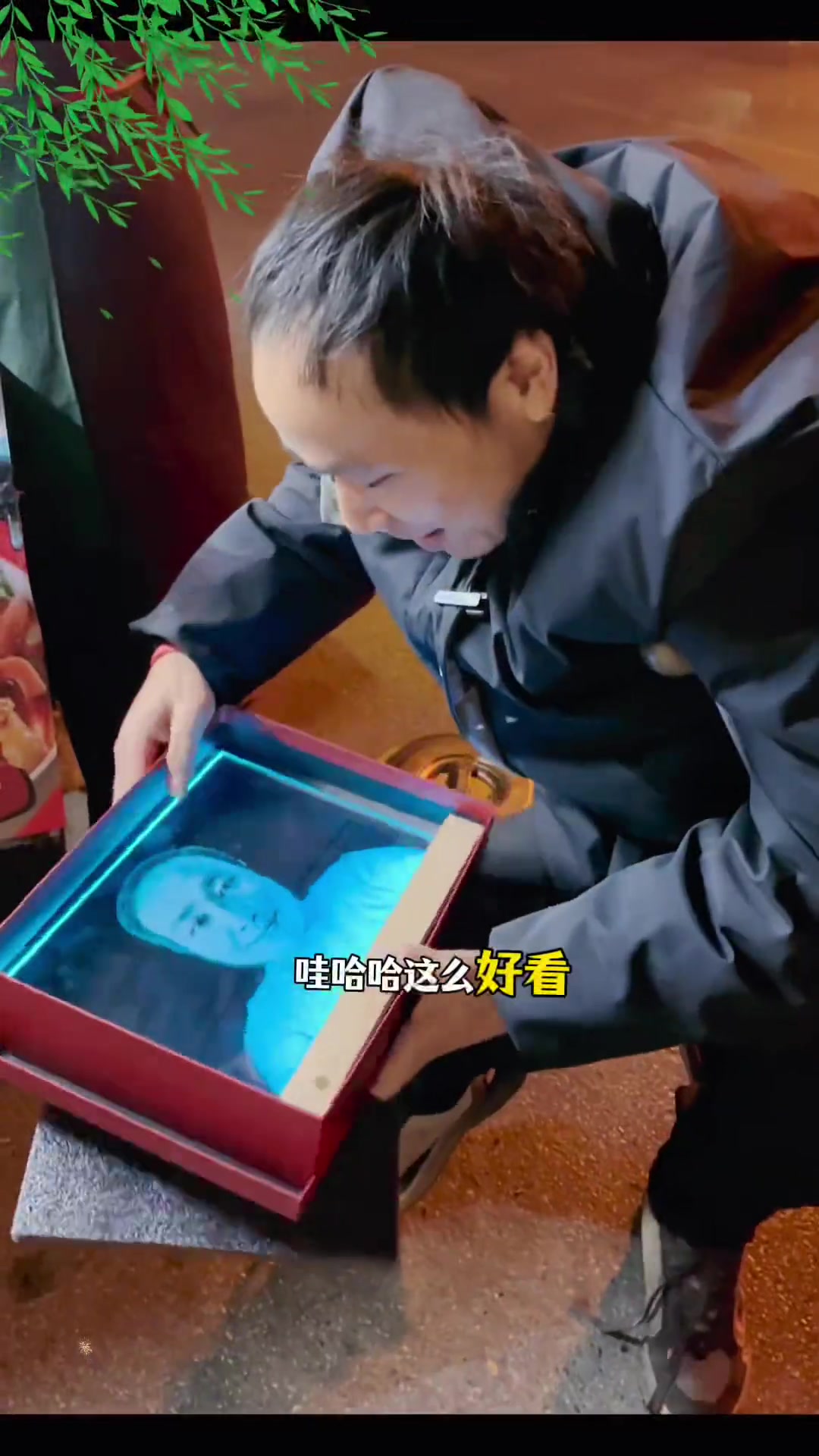 街边遇见一个特殊的路边摊老板，给有困难的陌生人请吃煎饼果子，每一个努力用心生活的人值得尊重