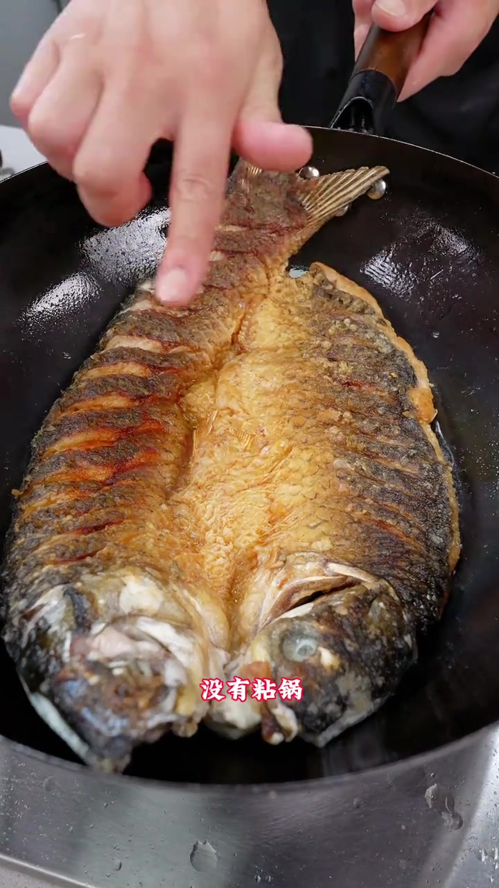 十个人九个人都以为烤鱼是烤出来的，其实不用烤，不油炸做出来的烤鱼更好吃入味
