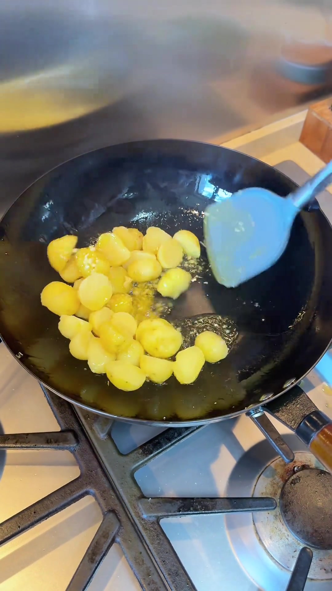 洋葱炒土豆做法:让二者完美结合,软糯入味超好吃