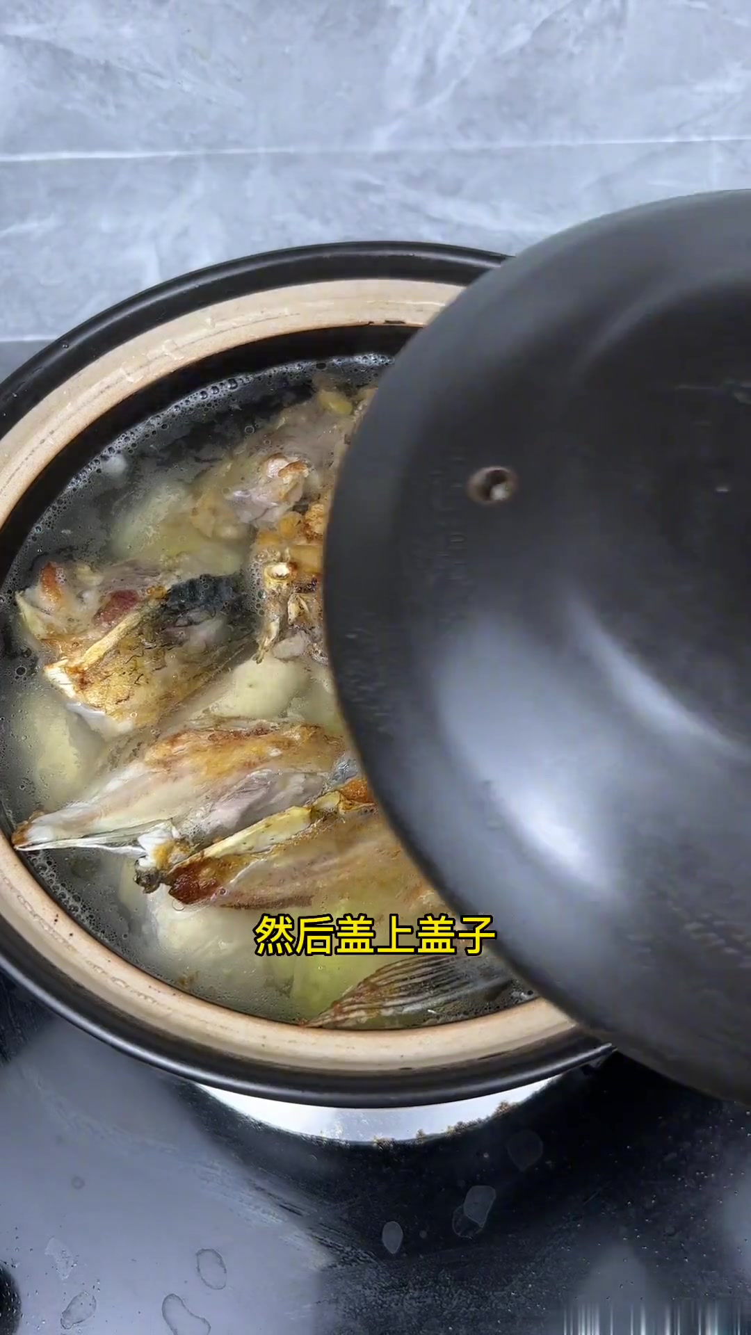 砂锅鱼头汤，营养美味又好喝