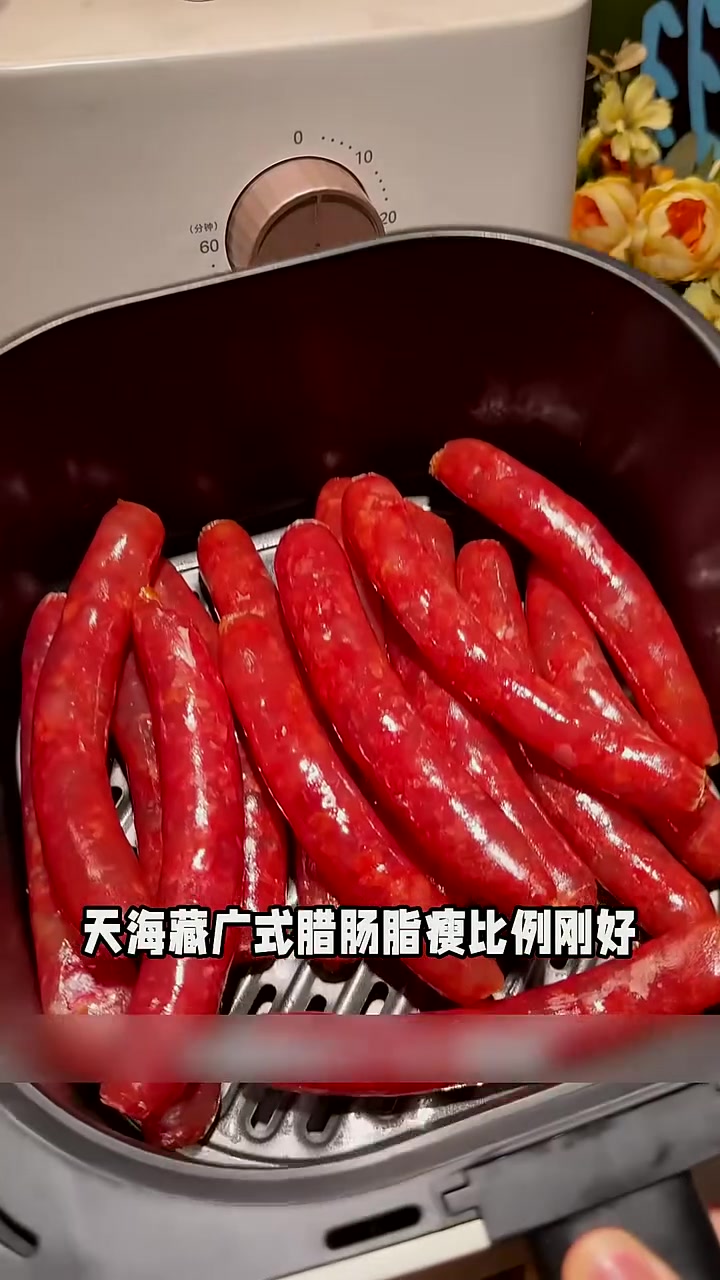 广式香肠做蛋炒饭超香,切丁和米饭、鸡蛋一起炒,腊肠的甜混着蛋香,一碗不够吃!