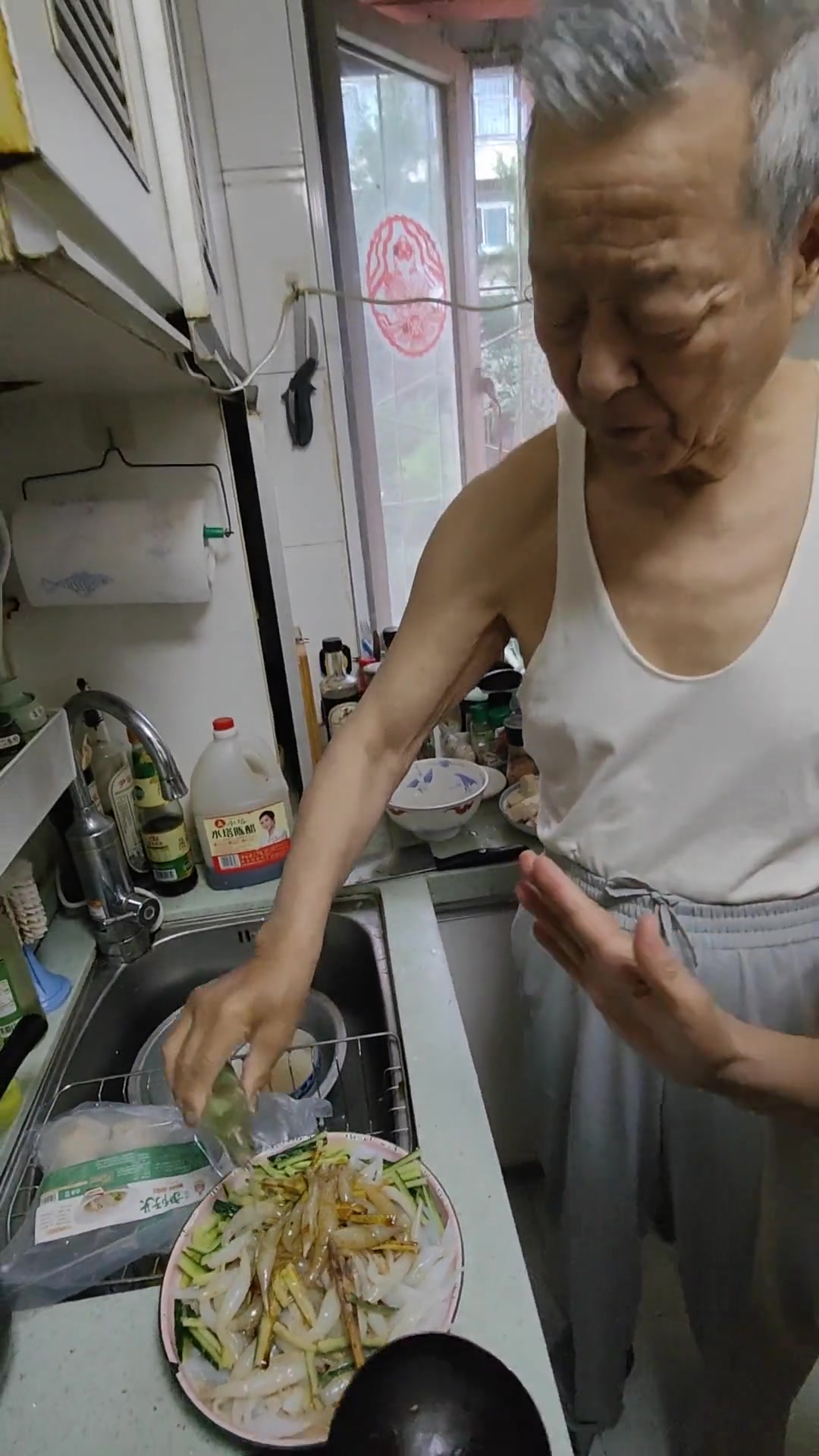 夏天吃口老北京凉菜凉拌蛤蟆骨朵儿