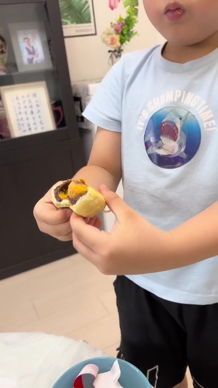 轩妈蛋黄酥超好吃,皮酥不甜,麻薯拉丝奶香足