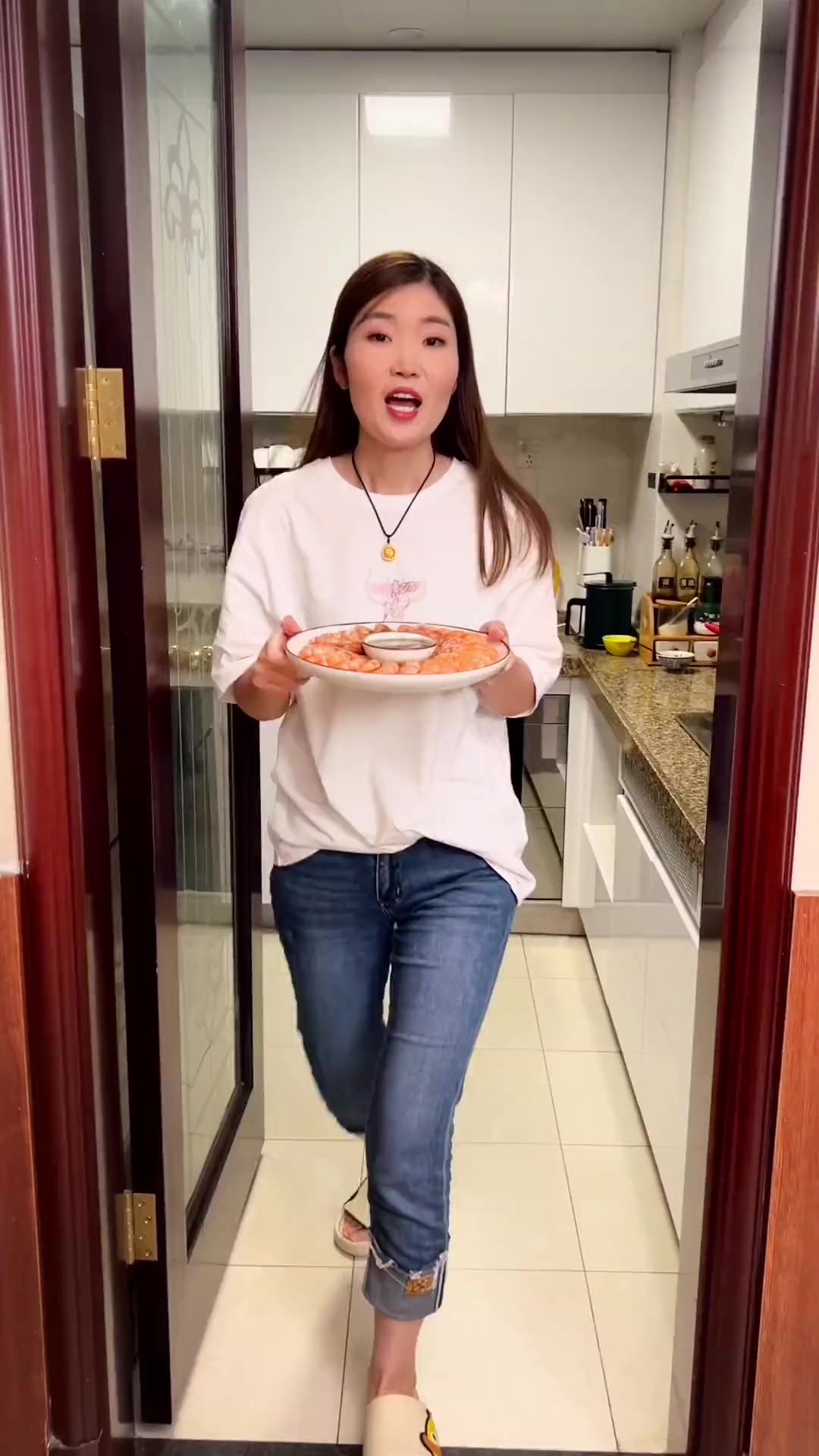 中秋将至,餐桌上少不了的硬菜白灼虾,简单好吃