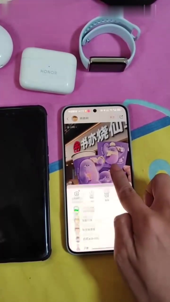 荣耀Magic7功能阉割严重，反馈BUG客服人机回复