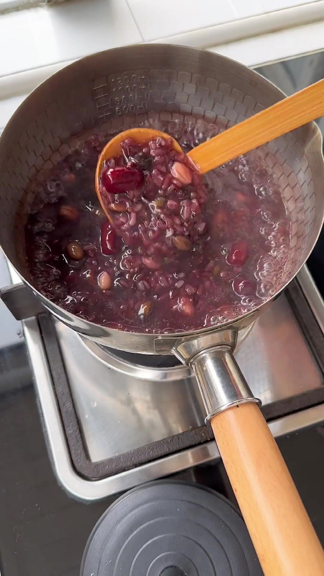 自制血糯米奶茶，料超足，女孩子快来喝！