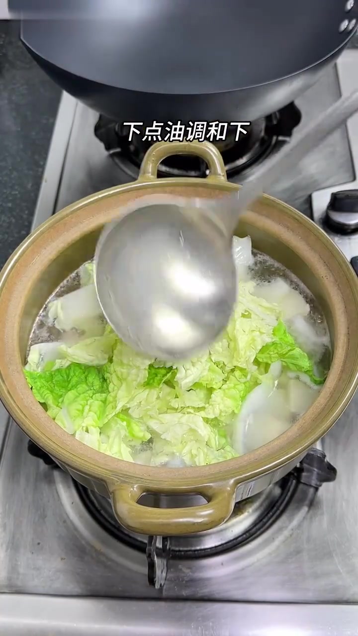 简单家常菜大白菜豆腐瘦肉汤，清甜爽口