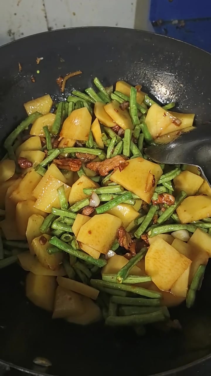 临沂农村儿时美食土豆鱼豆糊涂粥超馋人